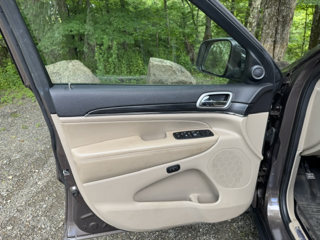 Used 2019 Jeep Grand Cherokee Limited w/ Luxury Group II AWD/4WD image 25