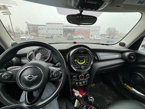Used 2018 MINI Cooper 4-Door Hardtop FWD image 6