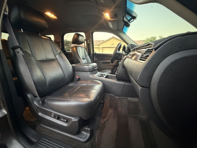 Used 2011 Chevrolet Tahoe LT w/ Luxury Package AWD/4WD image 12