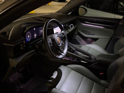 Used 2024 Porsche Macan 4 Electric image 4