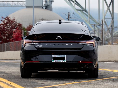 Used 2022 Hyundai Elantra N Line image 9