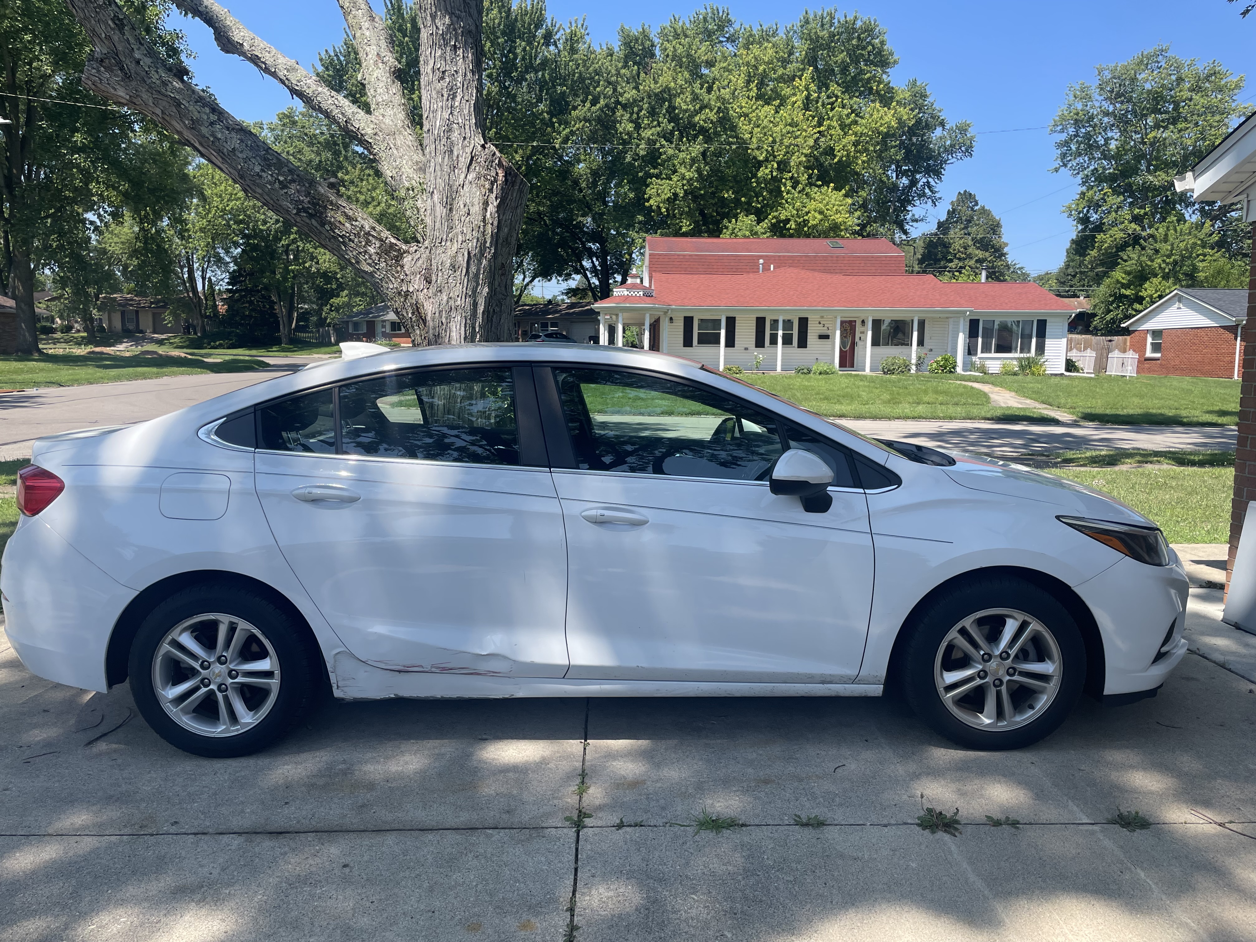 Used 2016 Chevrolet Cruze LT w/ Convenience Package FWD image 5