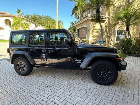 Used 2018 Jeep Wrangler Unlimited Sport image 1