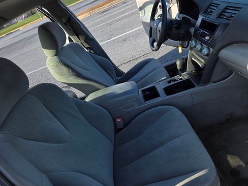 Used 2009 Toyota Camry LE image 2