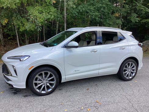 Used 2024 Buick Encore GX Avenir w/ Avenir Convenience Package image 8