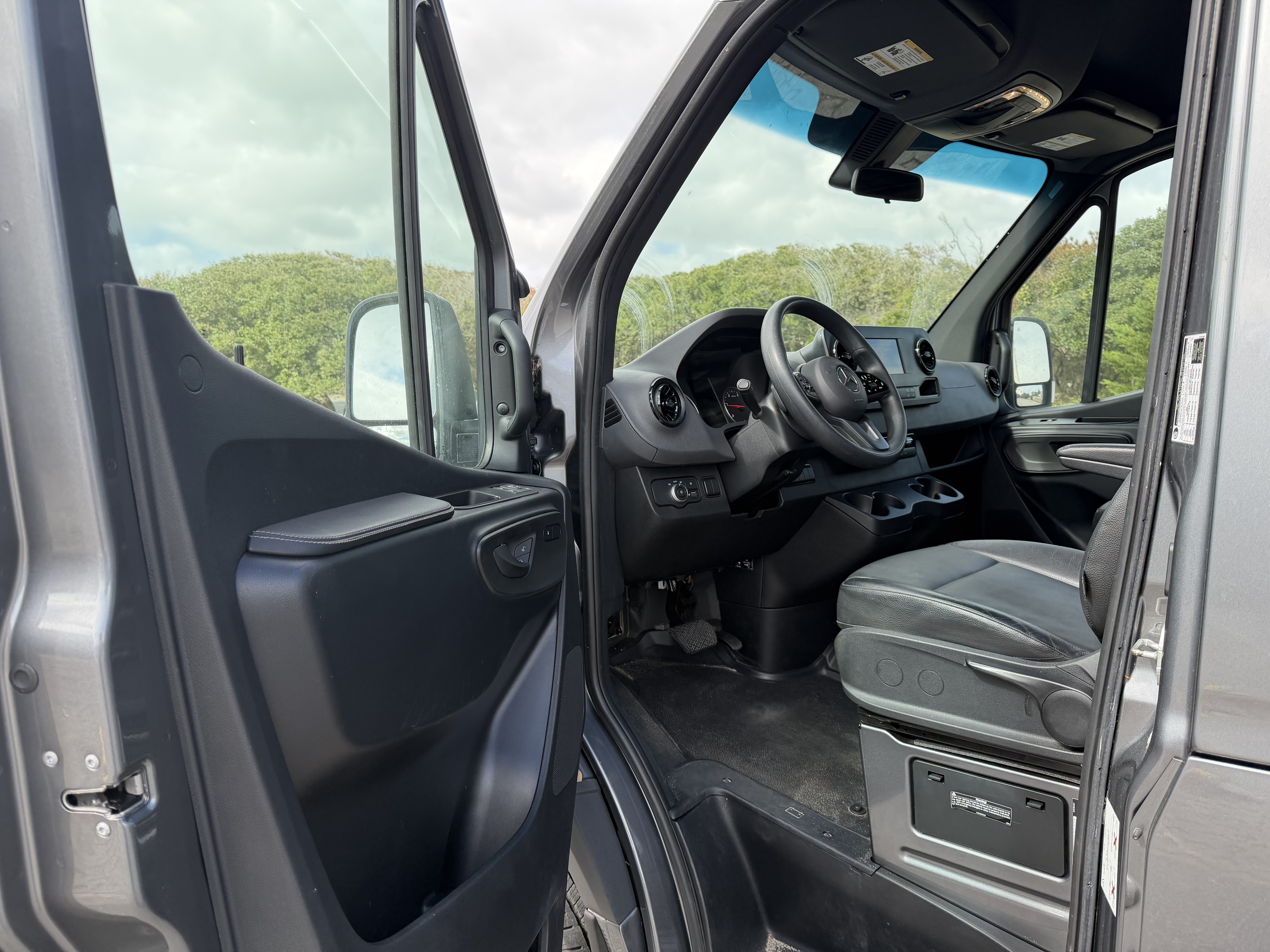 Used 2024 Mercedes-Benz Sprinter 2500 image 23