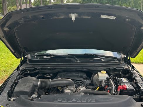 Used 2019 RAM 1500 Laramie AWD/4WD image 17