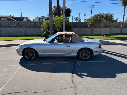 Used 1999 MAZDA MX-5 Miata image 2
