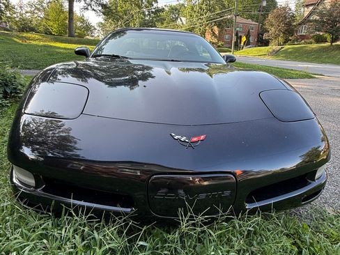 Used 1999 Chevrolet Corvette Coupe w/ Memory Pkg RWD image 5