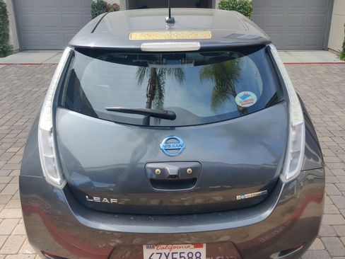 Used 2013 Nissan Leaf SL w/ Premium Pkg image 6