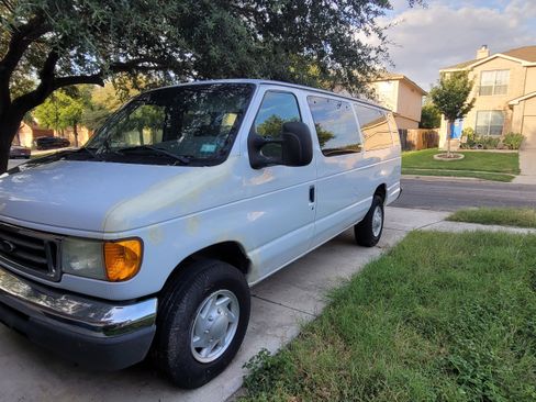 Used 2006 Ford E-350 and Econoline 350 XL image 2