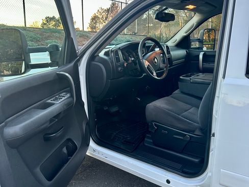 Used 2007 Chevrolet Silverado 2500 LT w/ 1LT Convenience Package AWD/4WD image 4