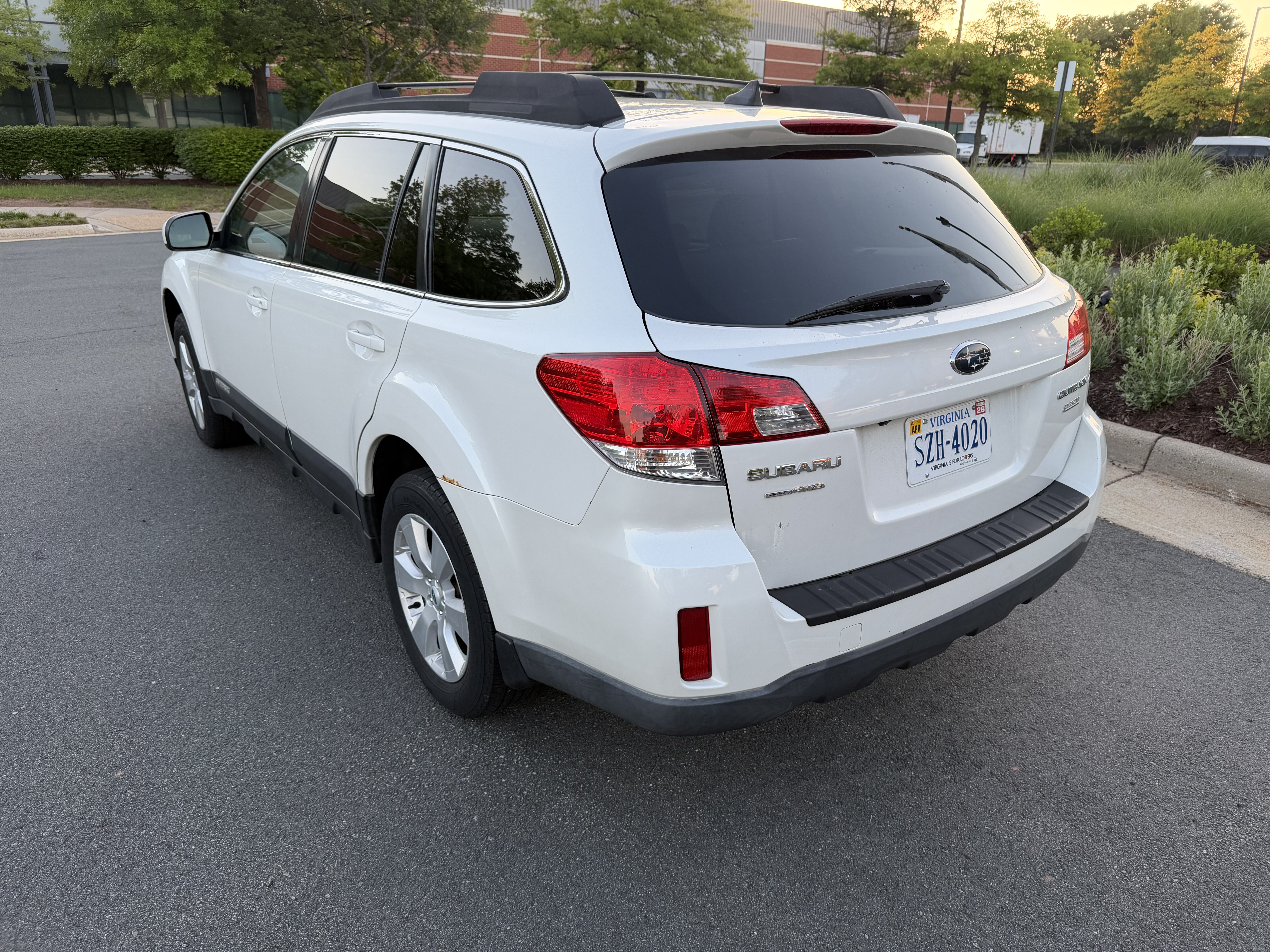 Used 2012 Subaru Outback 2.5i Limited AWD/4WD image 5