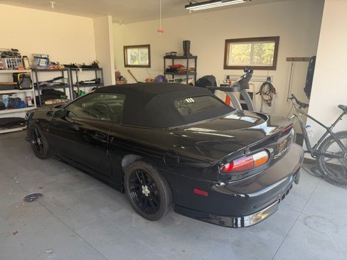 Used 2000 Chevrolet Camaro Z28 RWD image 11