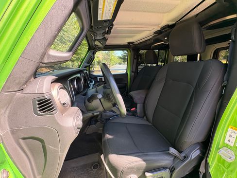 Used 2019 Jeep Wrangler Unlimited Sport S image 9