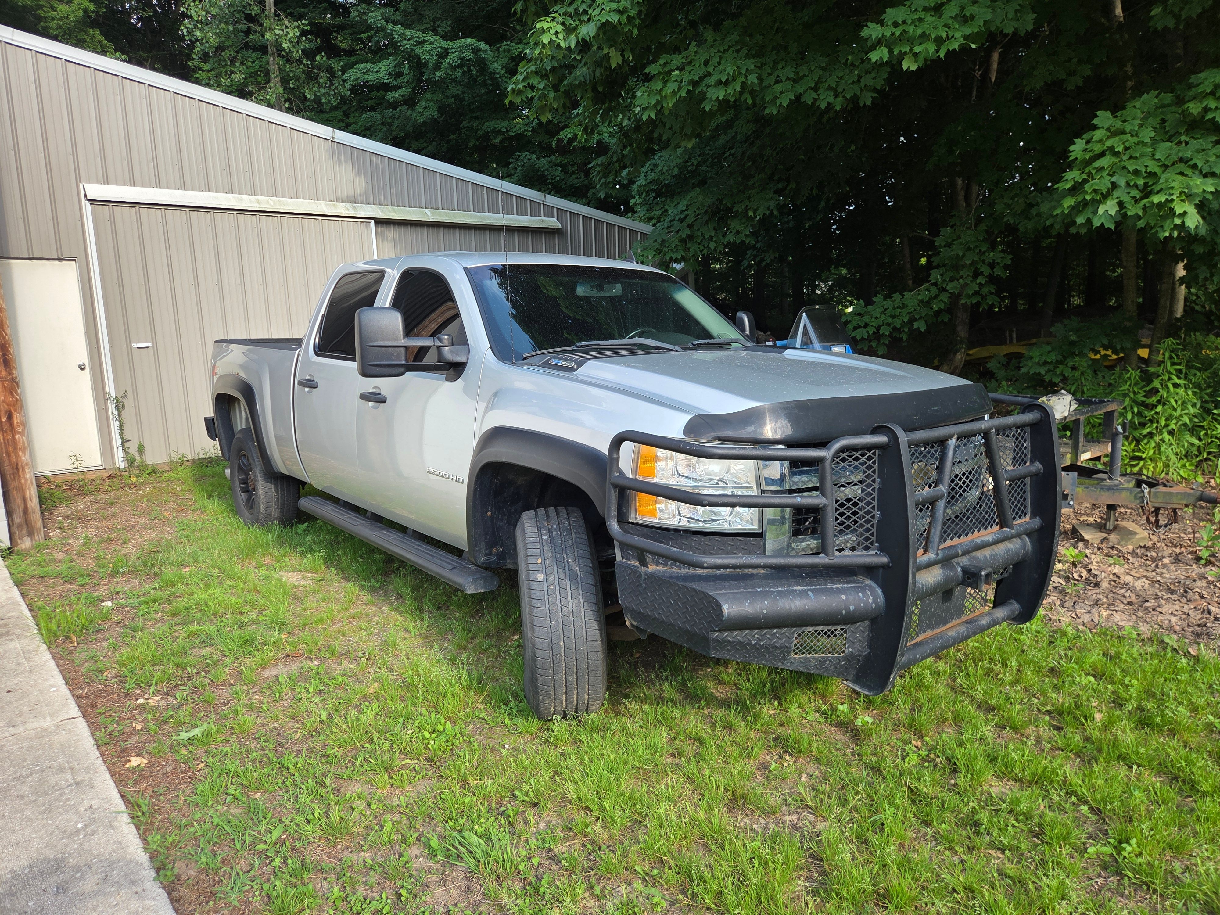 Used 2010 Chevrolet Silverado 2500 LT w/ Interior Plus Package AWD/4WD image 4