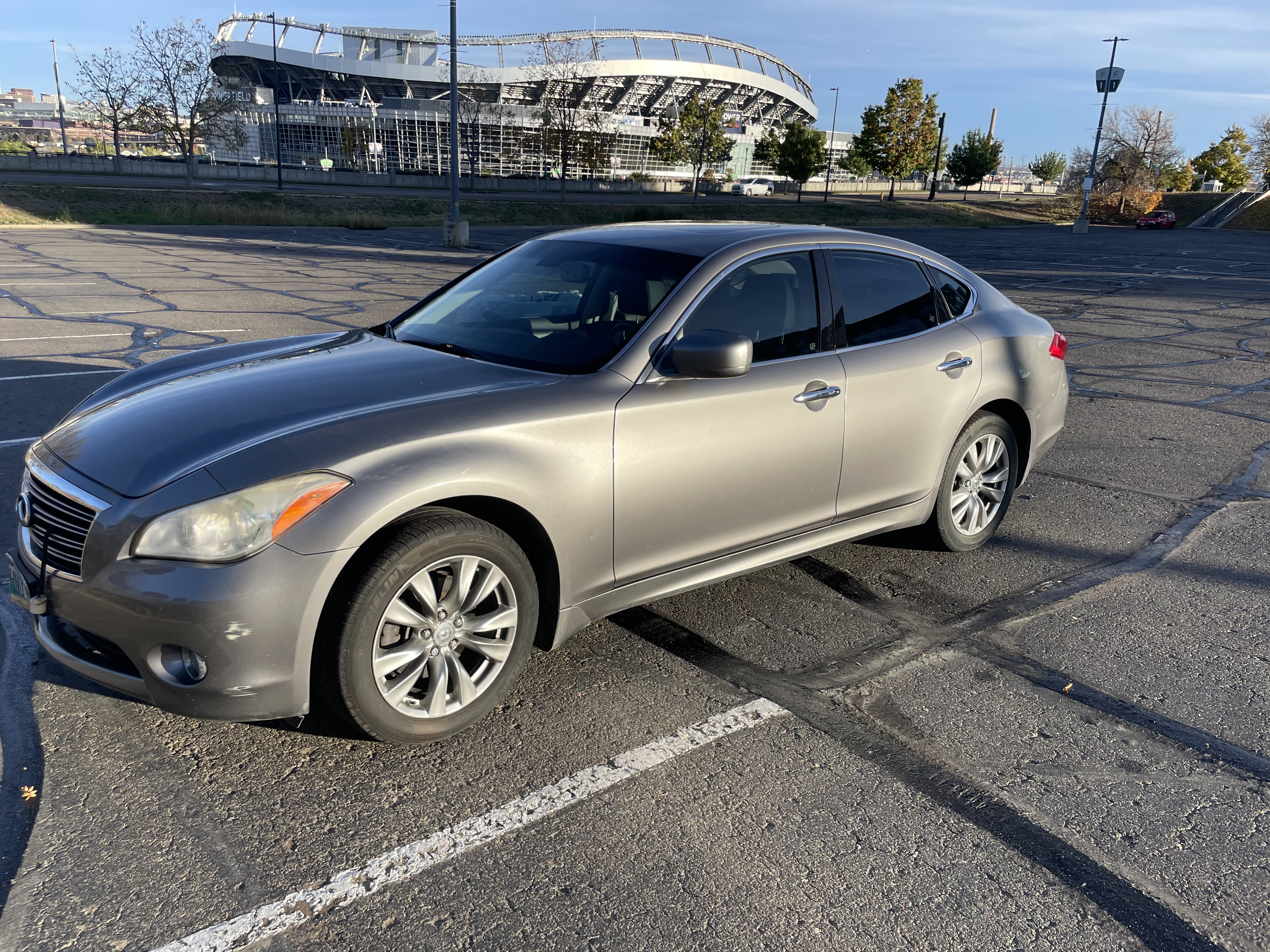 Used 2012 INFINITI M37 x w/ Deluxe Touring Pkg AWD/4WD image 4