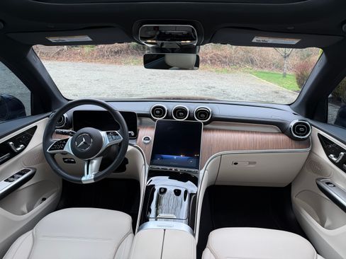 Used 2024 Mercedes-Benz GLC 300 4MATIC image 8