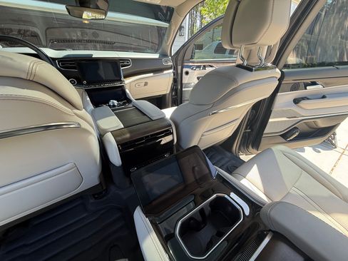 Used 2024 Jeep Grand Wagoneer L 4WD image 11
