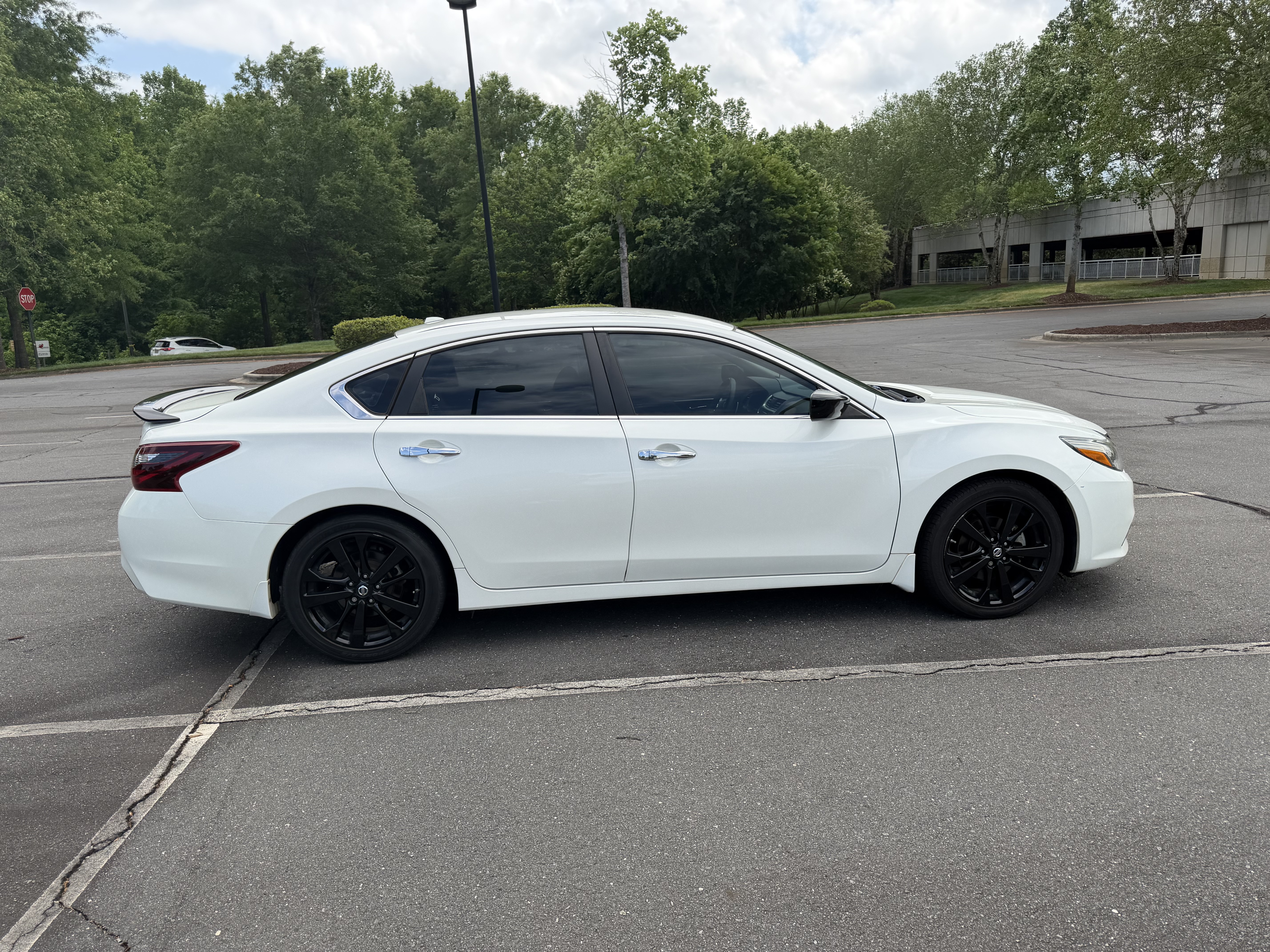 Used 2018 Nissan Altima 2.5 SR w/ SR Midnight Edition FWD image 2