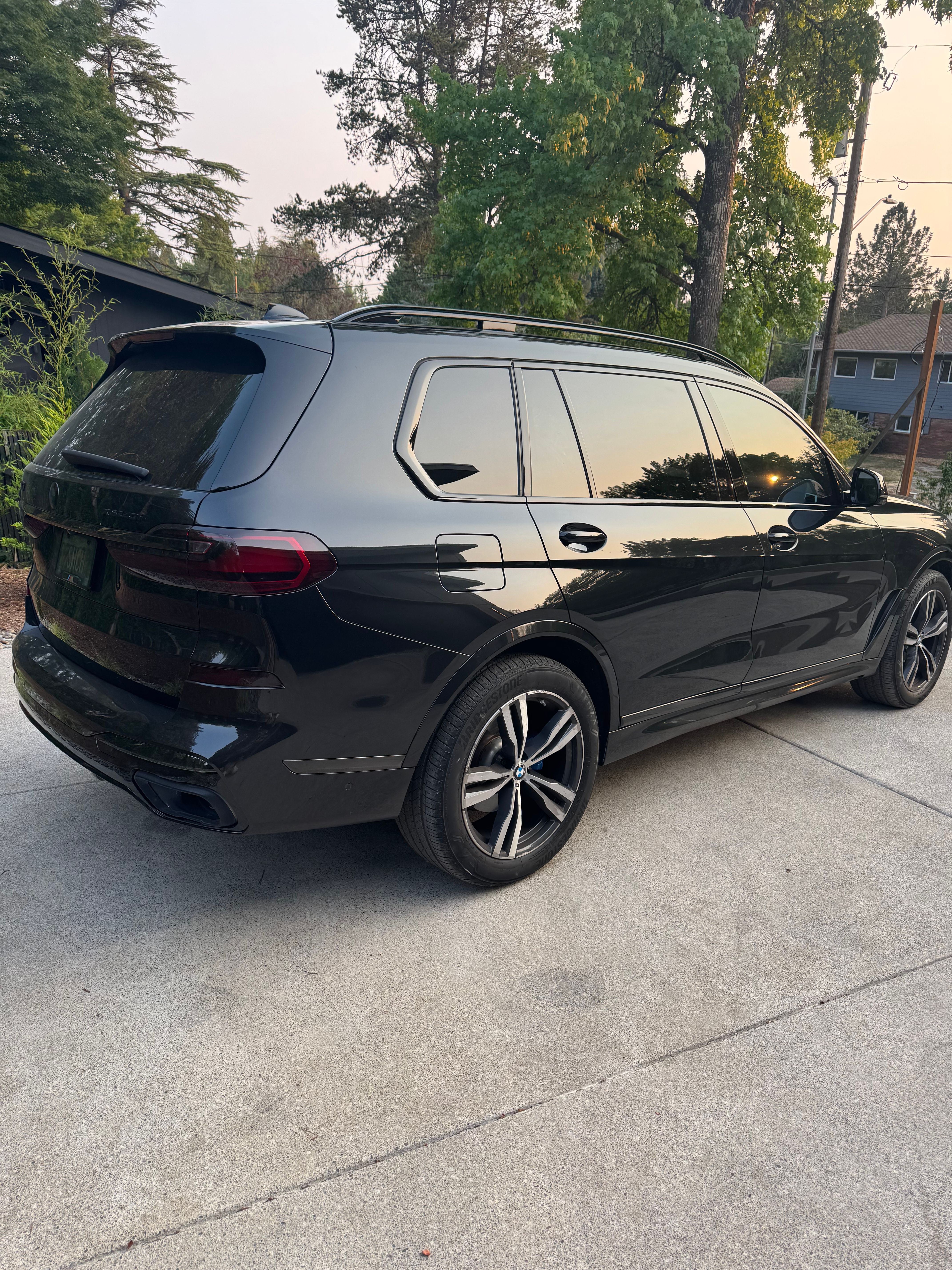 Used 2020 BMW X7 xDrive40i w/ M Sport Package AWD/4WD image 4