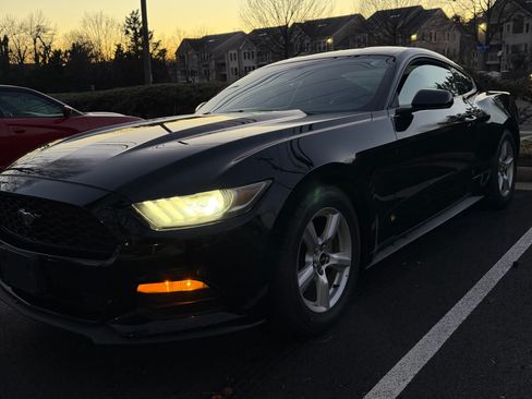 Used 2017 Ford Mustang Coupe image 1