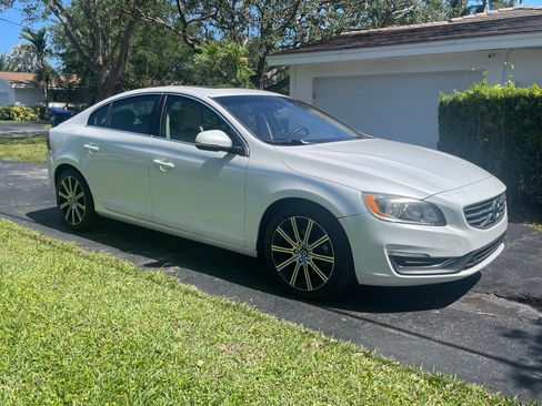 Used 2017 Volvo S60 T5 Inscription FWD image 2