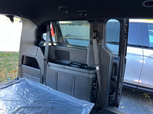 Used 2018 Dodge Grand Caravan SE image 8