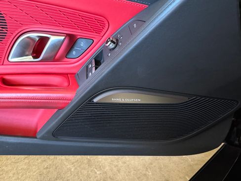 Used 2018 Audi R8 V10 w/ Premium Package image 11