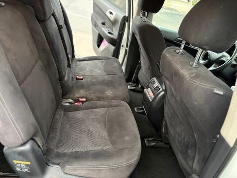 Used 2016 Nissan Pathfinder SV image 15