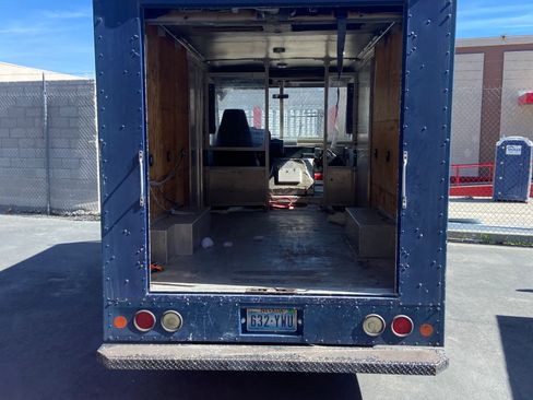 Used 2001 Ford E-350 and Econoline 350 Super Duty RWD image 2