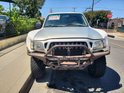 Used 2001 Toyota Tacoma PreRunner RWD image 2