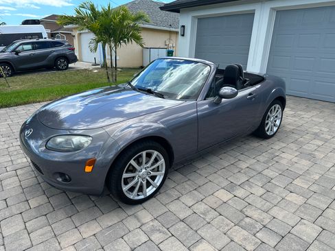 Used 2007 MAZDA MX-5 Miata Grand Touring w/ Premium Pkg image 9