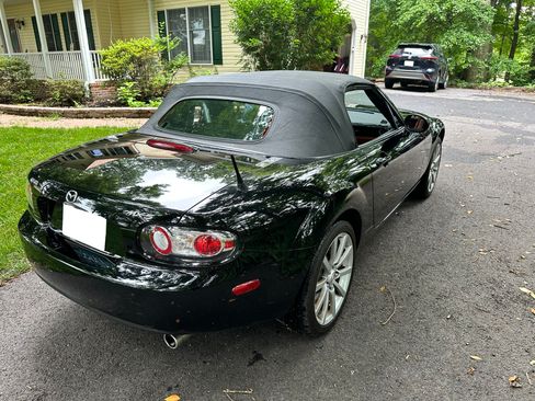 Used 2006 MAZDA MX-5 Miata Grand Touring RWD image 16