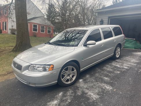 Used 2006 Volvo V70 2.5T image 1