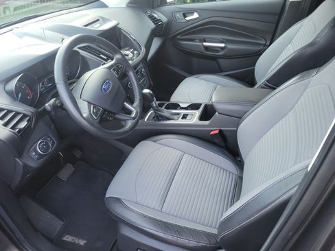 Used 2017 Ford Escape Titanium image 5