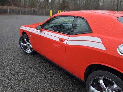 Used 2018 Dodge Challenger SXT Plus image 10