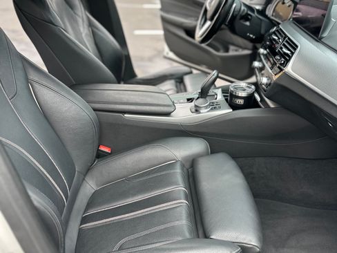Used 2019 BMW 530e w/ M Sport Package RWD image 15