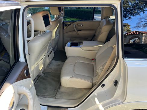 Used 2015 INFINITI QX80 Luxe w/ 22" Wheel Package image 12