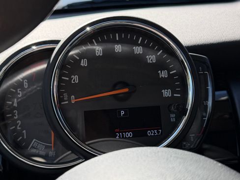 Used 2019 MINI Cooper 2-Door Hardtop w/ Signature Upholstery Package image 6