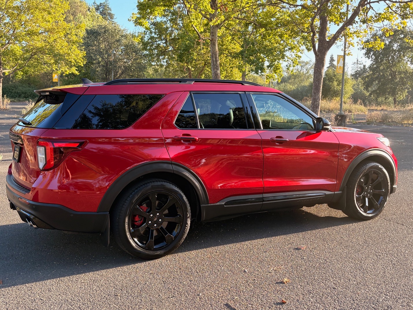 Used 2022 Ford Explorer ST w/ Equipment Group 401A RWD image 1