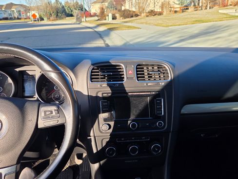 Used 2012 Volkswagen Golf TDI image 10