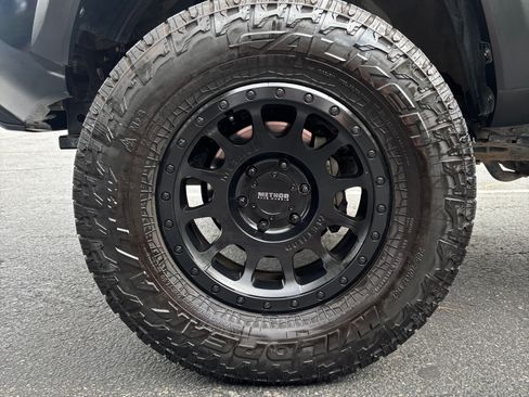 Used 2021 Toyota Tacoma SR5 w/ Trail Edition AWD/4WD image 11