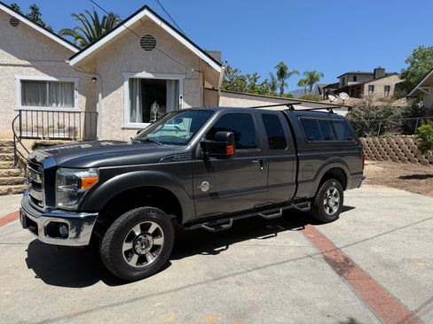 Used 2016 Ford F250 Lariat w/ Lariat Interior Package AWD/4WD image 1
