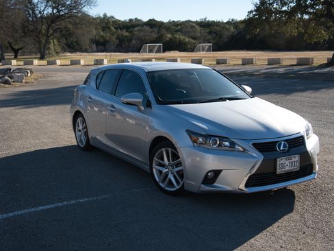 Used 2016 Lexus CT 200h image 4