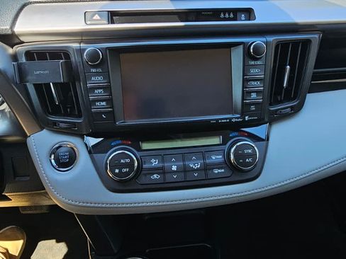 Used 2018 Toyota RAV4 Limited image 23