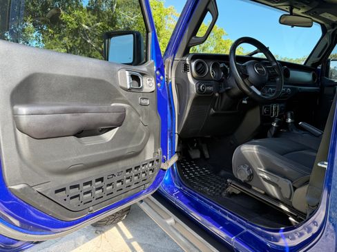 Used 2018 Jeep Wrangler Unlimited Sport S image 6