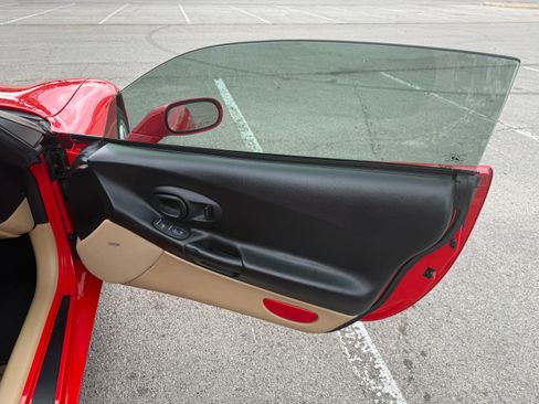 Used 2004 Chevrolet Corvette Coupe w/ Roof Package image 23