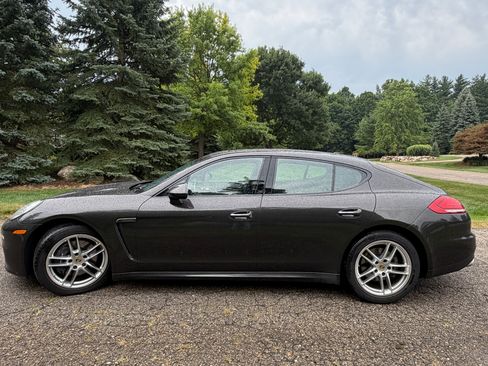 Used 2015 Porsche Panamera 4 AWD/4WD image 29
