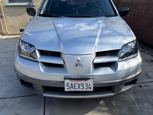 Used 2003 Mitsubishi Outlander LS image 1